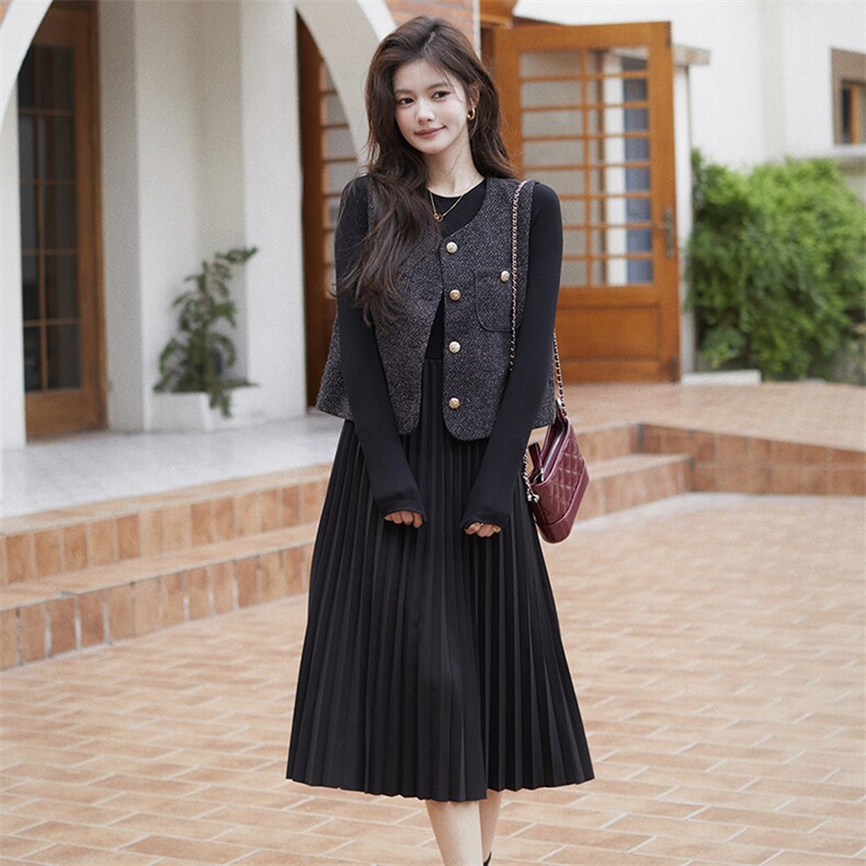 法式氛围感小香风马甲背心+气质百褶连衣裙高级感套装女秋季新款，女装连衣裙，艾米莉亚