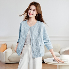 2026年春季宽松圆领菱形格轻薄刺绣棒球服短外套上衣，女装短外套，简韵佳