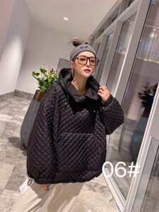 2021冬季羽绒套头带帽格子上衣图片