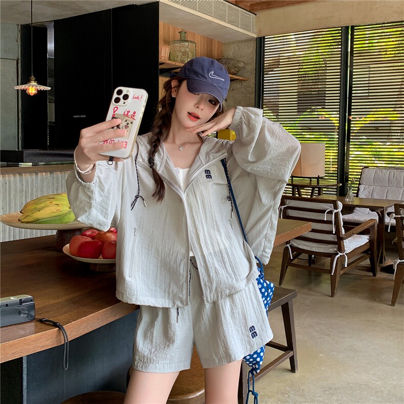 薄款透气设计感防晒两件套2025夏季时髦连帽抽绳上衣搭配短裤套装，女装套装/套裙，浙宝A馆126
