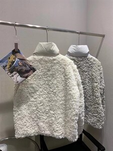 毛毛拼接羽绒服图片