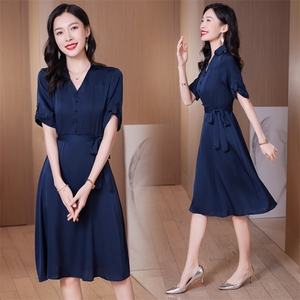 红色重磅真丝连衣裙女夏2025新款收腰显瘦高端缎面中长桑蚕丝裙子图片