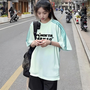 抖音得物品质二开240克宽松纯棉美式潮牌印花三条杠中性风短袖T恤图片