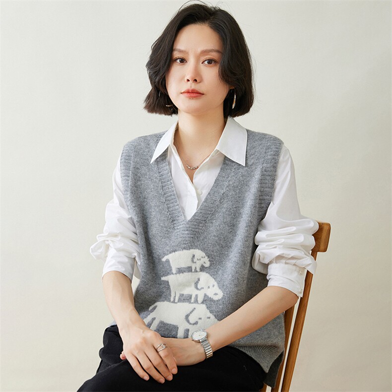 可爱三只小狗图案羊毛马甲女宽松显瘦V领无袖针织背心外套秋冬季,女装马甲,迎冬羊绒