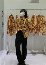 秋季设计师新品赤色云霞晕染衬衫，女装衬衫，AUDREY WANG