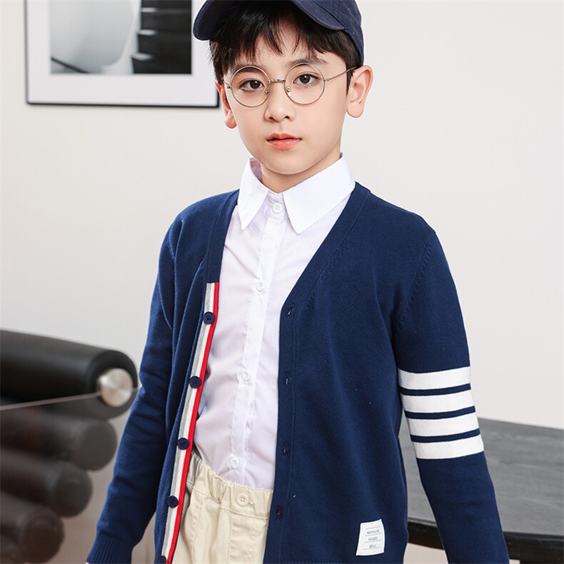 时尚儿童V领针织开衫舒适百搭展现活力风采，童装儿童针织衫，暖姿羊绒童装店