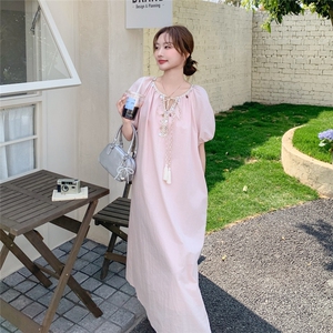 法式减龄捏褶泡泡袖连衣裙女2025夏季新款慵懒风时尚休闲系带长裙图片