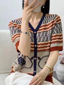 2025夏季新款短袖T恤女薄款冰丝衫时尚休闲圆领上衣遮肉T恤百搭图片