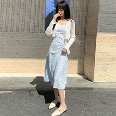 现货2024年春季网红女新款吊带碎花连衣裙加披肩针织两件套，女装连衣裙，煊芮熙