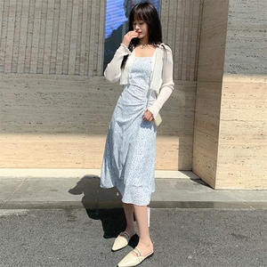 现货2024年春季网红女新款吊带碎花连衣裙加披肩针织两件套图片