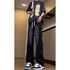 黑色