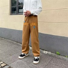 深棕色