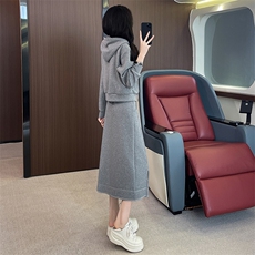 设计感灰色连帽卫衣开叉半身裙套装潮，女装套装/套裙，江南