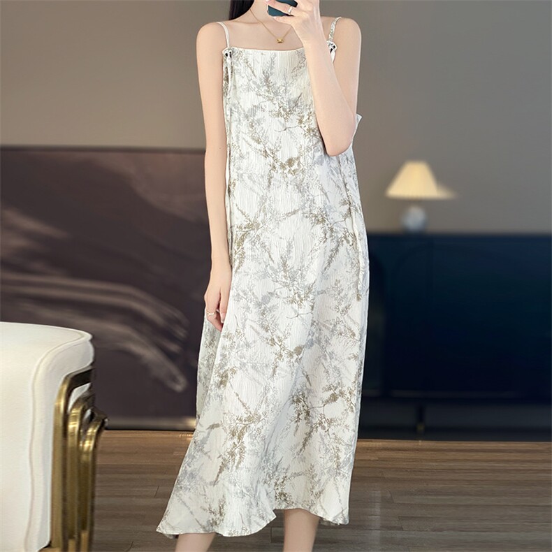 水墨画复古吊带连衣裙女2025年春夏新款气质方领无袖缎面印花长裙,女装连衣裙,佳绒高端店