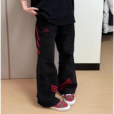 斜杠三条纹红黑撞色拼接显瘦微喇牛仔裤小众设计感美式工装直筒裤，男装牛仔裤，星座218-8