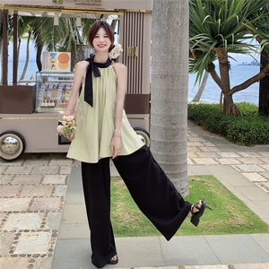 韩系海岛出游穿搭女夏2025新款条纹无袖挂脖上衣宽松阔腿裤两件套图片