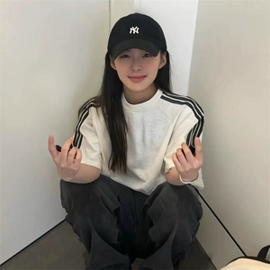 抖音得物品质二开240克宽松纯棉美式潮牌印花三条杠中性风短袖T恤图片