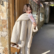 【新年款】冬季新款韩系设计感撞色羊羔毛外套女气质百搭女配围巾，女装皮草，2C159