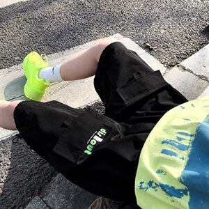 【】A003-HK7177-P50夏装新款时尚口袋休闲短裤 女模2图片