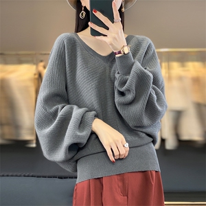 秋冬季100羊毛衫女V领套头宽松时尚洋气毛衣纯色针织蝙蝠衫图片
