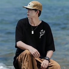黑色
