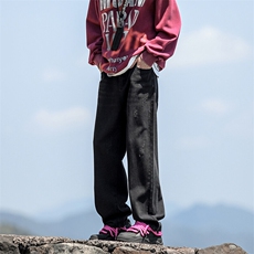 黑色