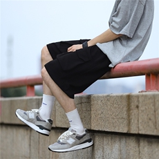 黑色