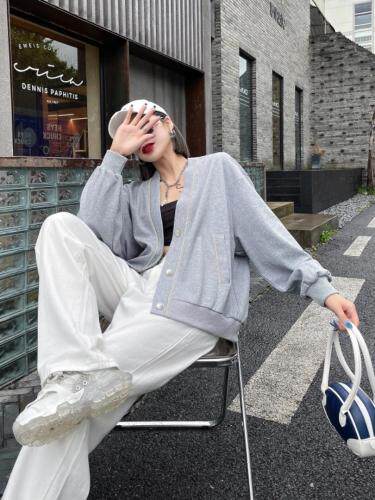 秋款烫钻重工针织开衫，等你来抢图片