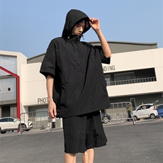 黑色