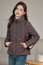 现货2025年冬季时尚休闲立领保暖羽绒服，女装羽绒服，依恋蒂丝