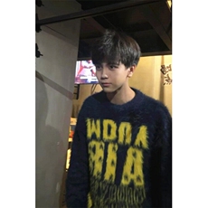 藏青色