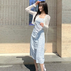 现货2024年春季网红女新款吊带碎花连衣裙加披肩针织两件套，女装连衣裙，煊芮熙