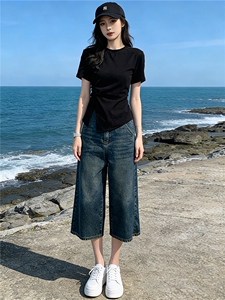 时尚简约套装女夏季新款收腰显瘦圆领开叉短袖阔腿牛仔中裤两件套图片