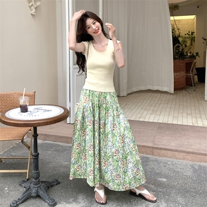 法式显瘦短袖T恤碎花半身裙套装女2025夏季新款甜美度假风两件套图片