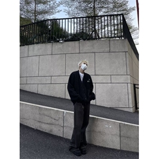 黑色