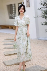 新中式印花V领连衣裙女2024夏季新款减龄气质A字长裙，女装连衣裙，流量+