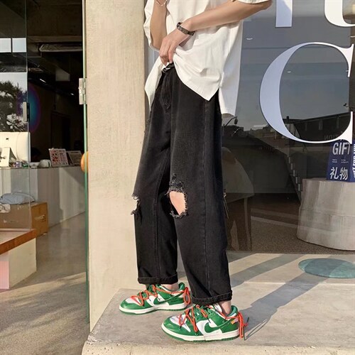 黑色