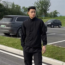黑色