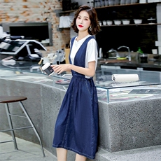 牛仔背带连衣裙女2024夏季新款韩版显瘦网红炸街宽松两件套裙子，女装连衣裙，拾衣