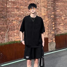 黑色