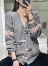 100%纯羊毛开衫女V领拼色立体小熊针织外套宽松慵懒风带兜羊绒衫，女装羊毛衫，千御纺羊绒