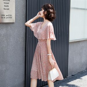 夏装2021新款女气质显瘦法式高腰V领大摆复古仙碎花连衣裙图片
