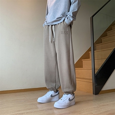 灰绿色