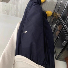藏青色