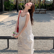 8869夏季棉质吊带长款连衣裙女2025法式抽绳褶皱长裙女P115k208，女装连衣裙，2D143