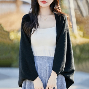 100%纯羊毛披肩开衫女春秋款V领针织斗篷毛衣宽松蝙蝠袖外搭上衣图片