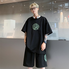 黑色