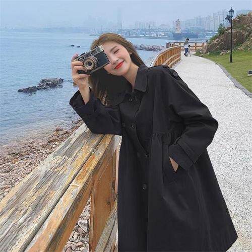 展示的衬衣和韩版的风衣，女装风衣，靓丽诗纷