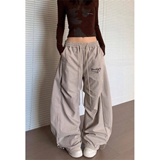 灰杏色