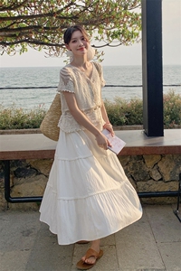 波西米亚度假风钩花镂空v领针织衫短袖女夏吊带裙设计感两件套裙图片